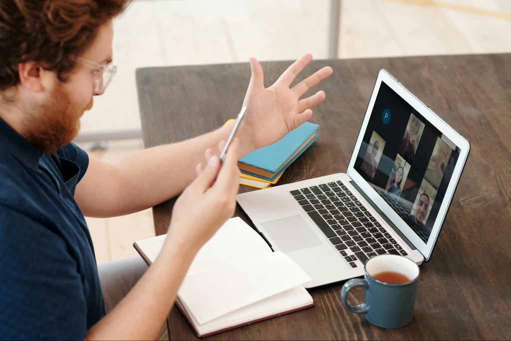 Communicating with Clarity in the Hybrid Workplace